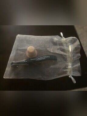 Sweetcheeks Wine Opener and bottle stopper